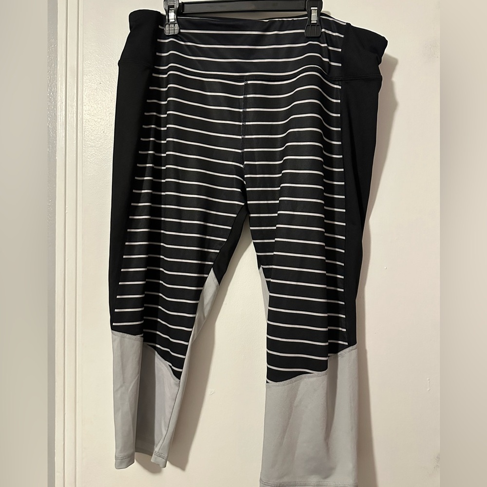 Chic Striped Black and Gray Leggings